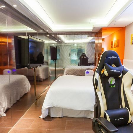 i Hotel Taoyuan Buitenkant foto