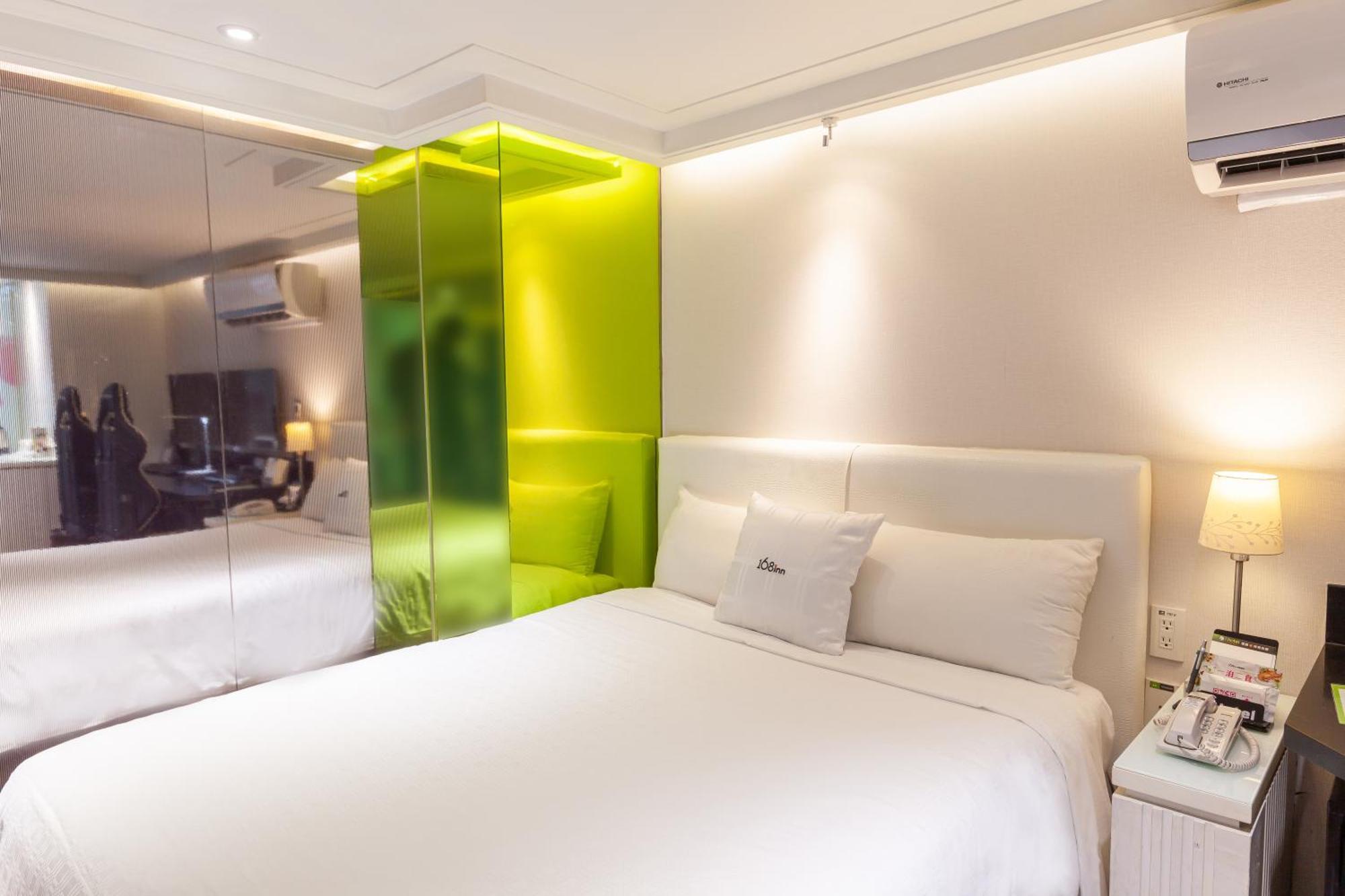 i Hotel Taoyuan Buitenkant foto