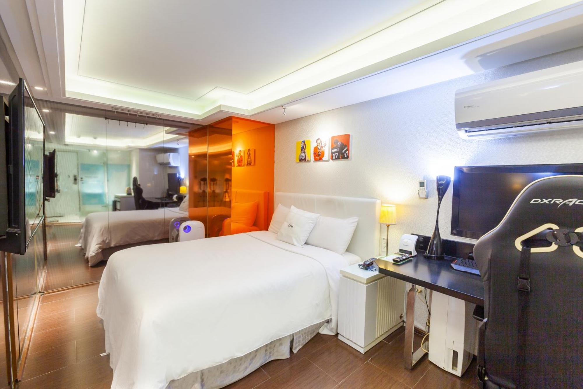 i Hotel Taoyuan Buitenkant foto