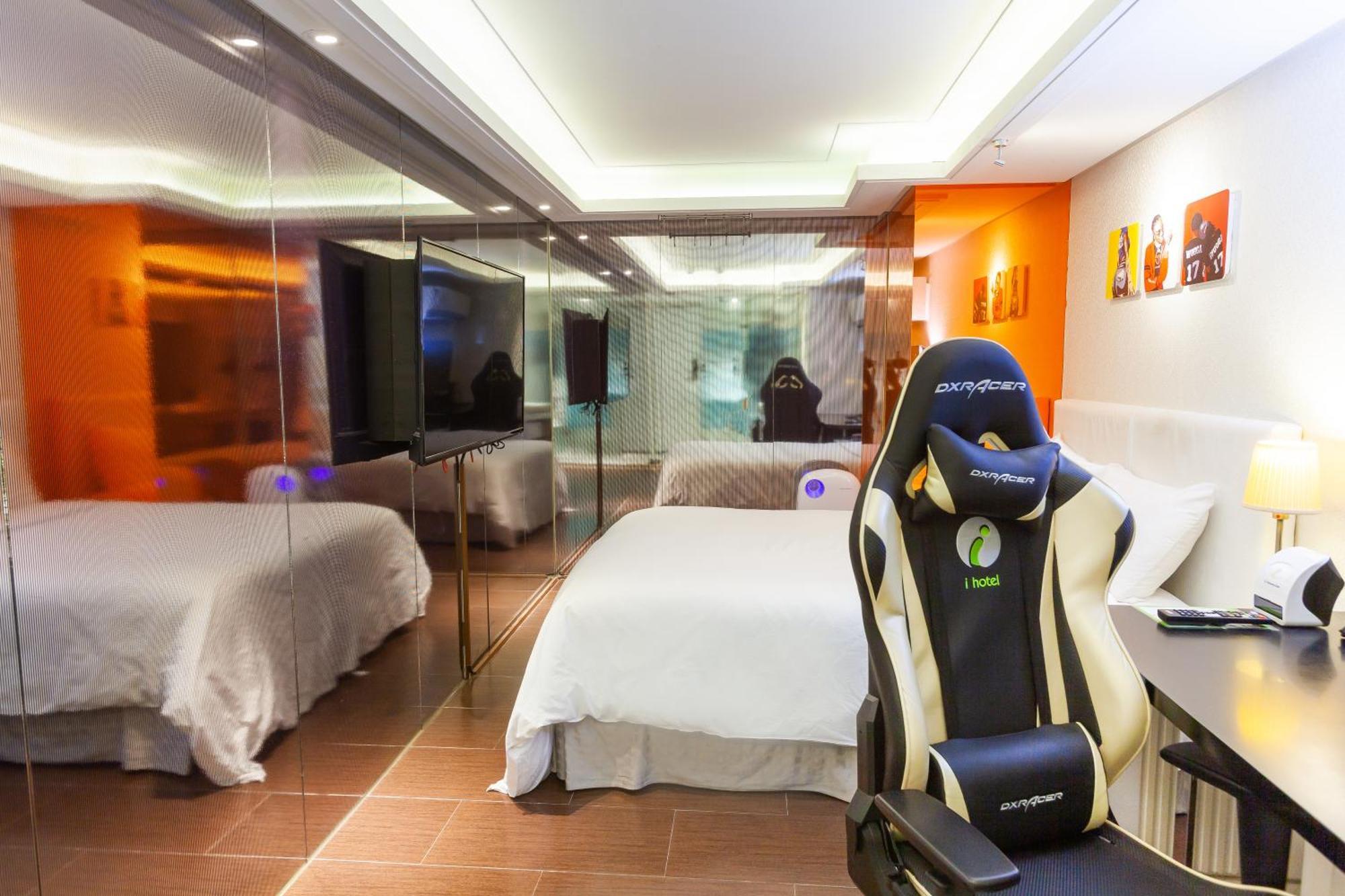 i Hotel Taoyuan Buitenkant foto