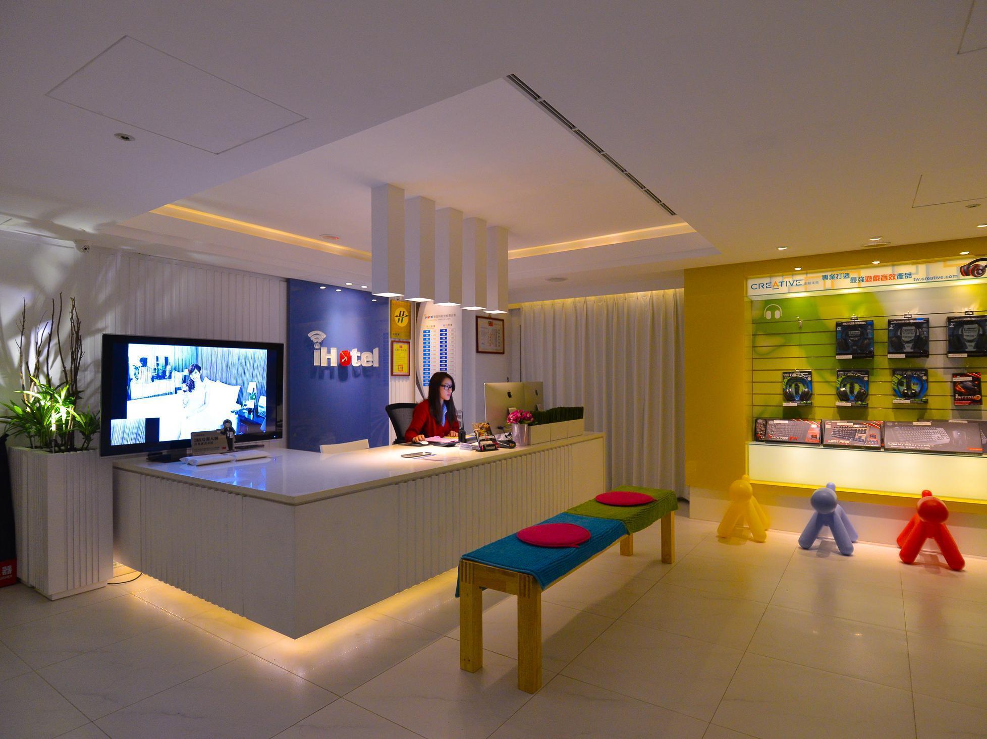 i Hotel Taoyuan Buitenkant foto
