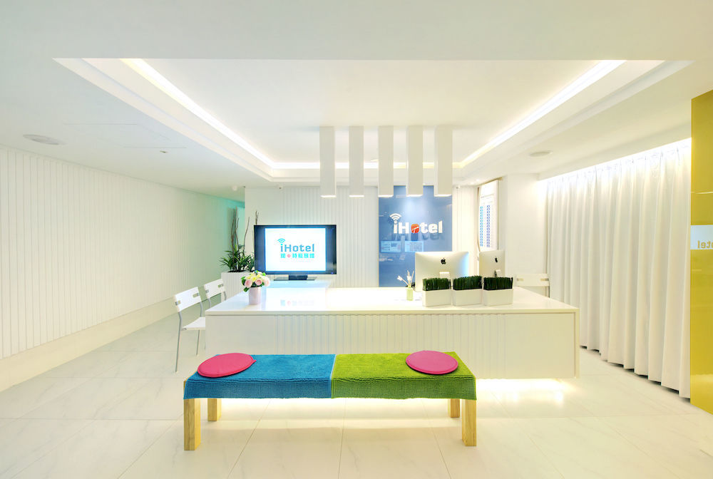 i Hotel Taoyuan Buitenkant foto