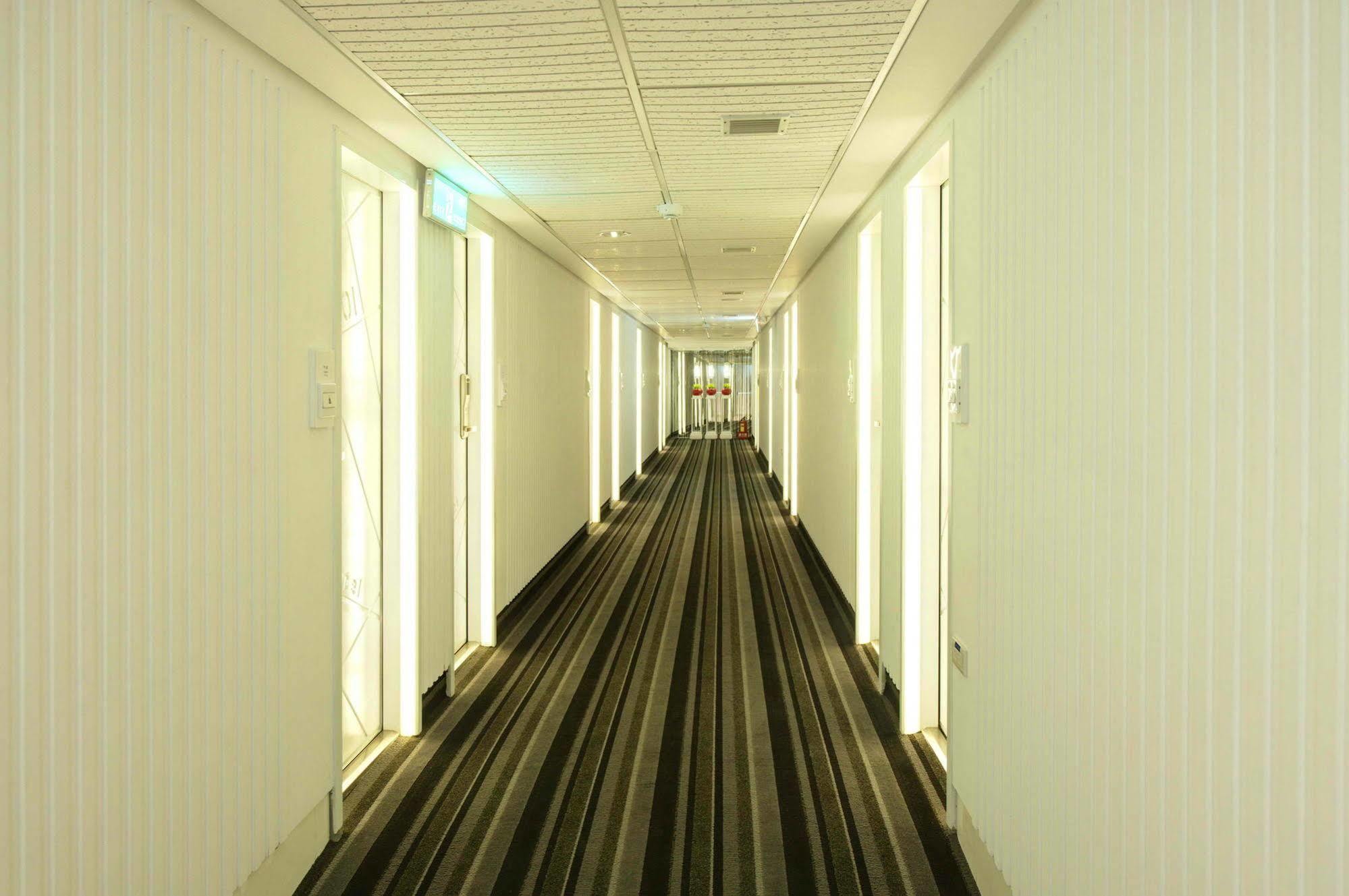 i Hotel Taoyuan Buitenkant foto